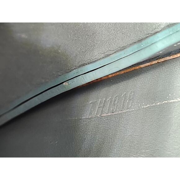 Louis Vuitton - Picture 9 of 15